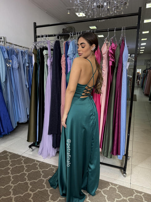 VESTIDO ALCINHA COM DECOTE FENDA LISO